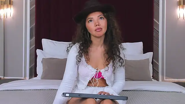 MargaretPeace online show from April 2, 3:13 am