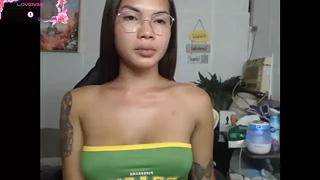 Snapshot of lucyheart777 chatting on June 16, 5:40 am lucyheart777 online show from June 16, 5:40 am