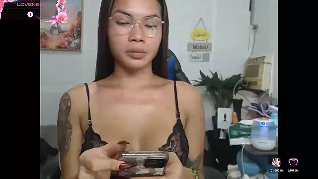 Snapshot of lucyheart777 chatting on June 17, 2:00 am lucyheart777 online show from June 17, 2:00 am