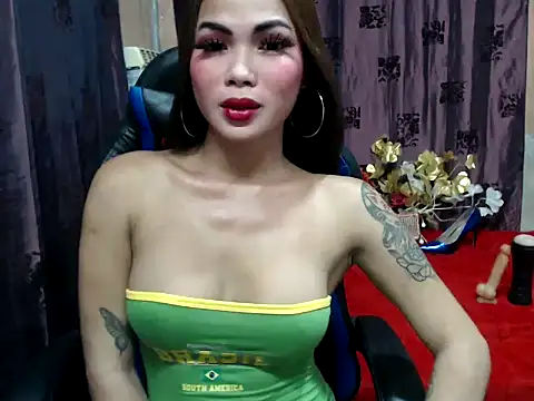 Snapshot of lucyheart777 chatting on October 4, 4:47 am lucyheart777 online show from October 4, 4:47 am