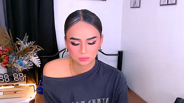 Zialustts online show from March 6, 1:06 pm