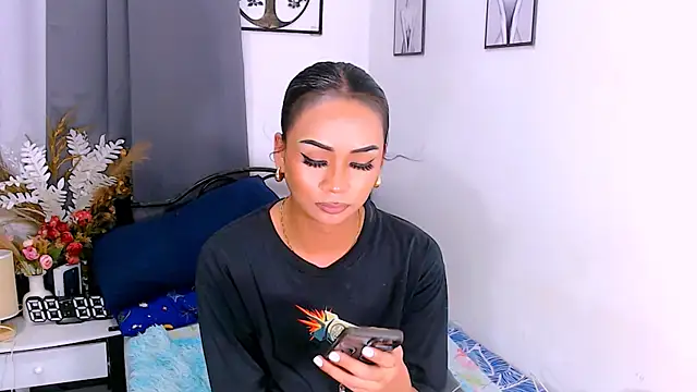 Zialustts online show from December 13, 8:04 pm