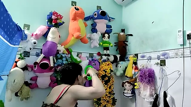 Snapshot of emgaixinhngoan chatting on October 28, 11:36 pm emgaixinhngoan online show from October 28, 11:36 pm