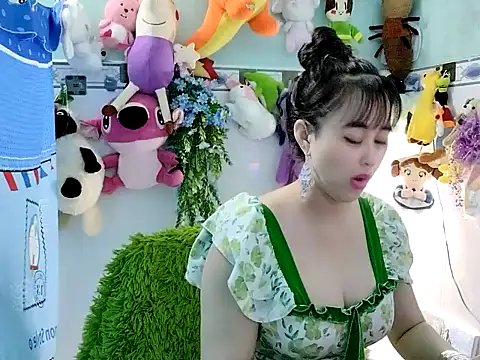 Snapshot of emgaixinhngoan chatting on October 19, 12:41 pm emgaixinhngoan online show from October 19, 12:41 pm