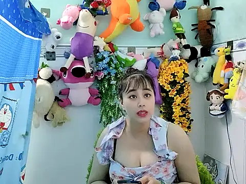 Snapshot of emgaixinhngoan chatting on December 2, 5:42 am emgaixinhngoan online show from December 2, 5:42 am