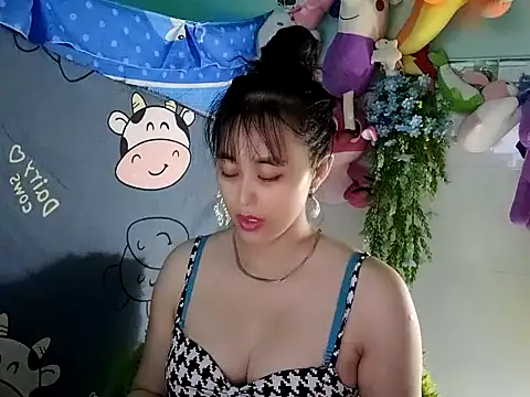 Snapshot of emgaixinhngoan chatting on November 16, 4:12 pm emgaixinhngoan online show from November 16, 4:12 pm