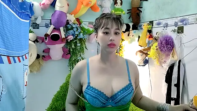 Snapshot of emgaixinhngoan chatting on November 7, 12:53 pm emgaixinhngoan online show from November 7, 12:53 pm