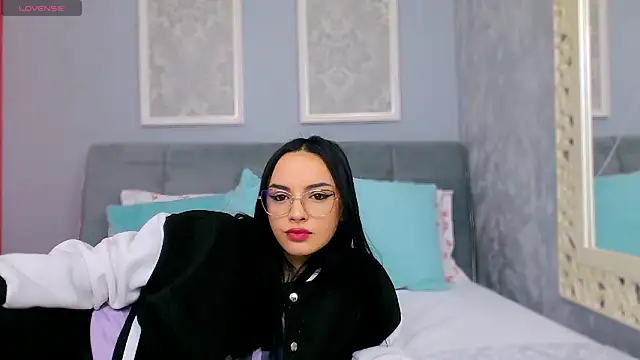 ScarletVex online show from January 13, 4:00 pm