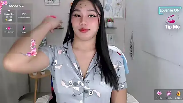 Snapshot of liane_mei chatting on June 28, 7:03 am liane mei online show from June 28, 7:03 am