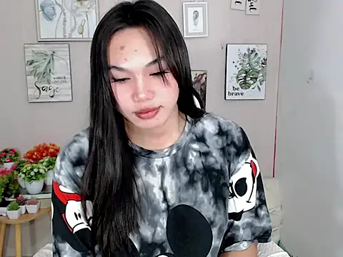 Snapshot of liane_mei chatting on June 14, 2:24 am liane mei online show from June 14, 2:24 am