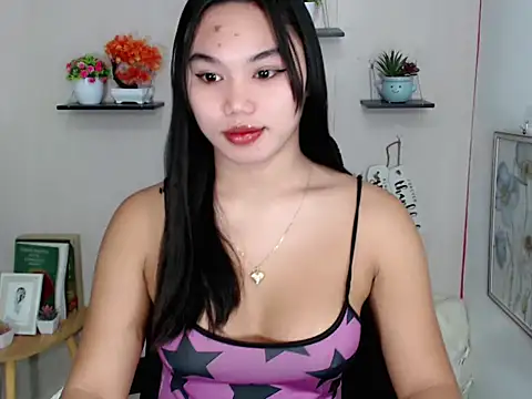 Snapshot of liane_mei chatting on June 12, 12:52 am liane mei online show from June 12, 12:52 am