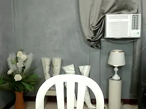 Snapshot of liane_mei chatting on October 9, 10:43 pm liane mei online show from October 9, 10:43 pm