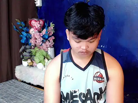 Reynelcock online show from March 20, 6:09 pm