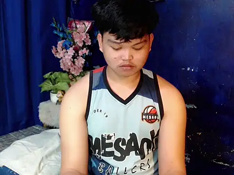 Reynelcock online show from March 2, 5:09 pm