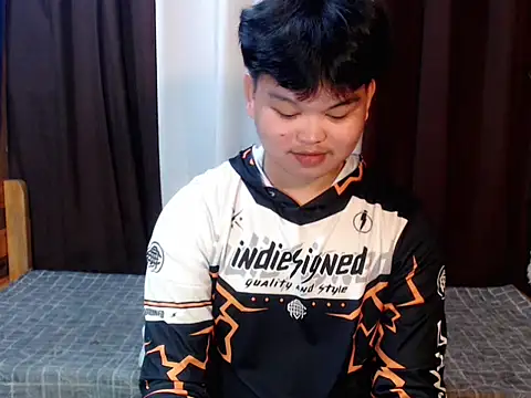 Reynelcock online show from March 28, 6:31 pm