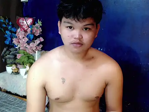 Reynelcock online show from March 13, 6:13 pm