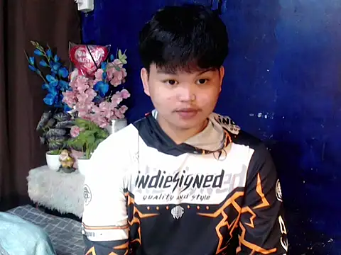 Reynelcock online show from March 11, 6:24 pm