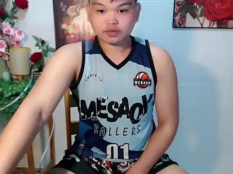 Snapshot of Reynelcock chatting on June 22, 6:27 pm Reynelcock online show from June 22, 6:27 pm