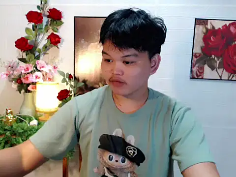 Snapshot of Reynelcock chatting on May 5, 4:26 am Reynelcock online show from May 5, 4:26 am