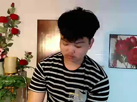 Snapshot of Reynelcock chatting on July 18, 9:29 am Reynelcock online show from July 18, 9:29 am