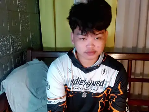 Reynelcock online show from November 2, 10:15 pm