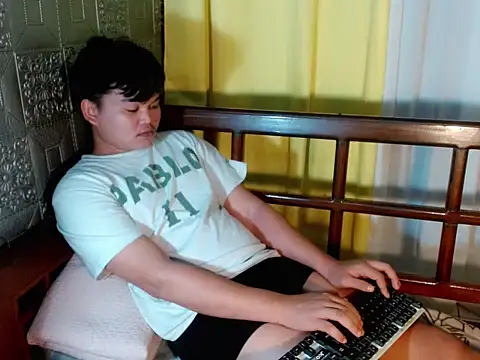 Reynelcock online show from October 21, 5:34 pm