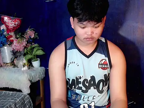 Reynelcock online show from November 13, 4:33 pm