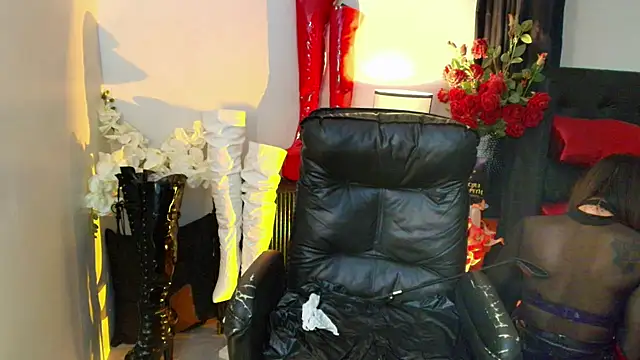 Snapshot of JadeScarlet_LoveLace chatting on October 16, 6:10 am JadeScarlet LoveLace online show from October 16, 6:10 am