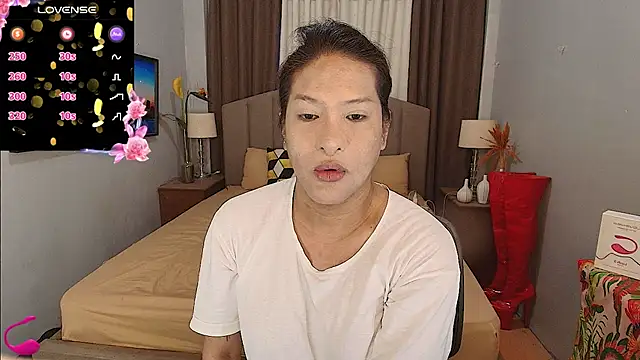 Snapshot of EvaTheMistress chatting on October 6, 2:13 am EvaTheMistress online show from October 6, 2:13 am