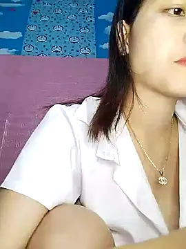 Snapshot of Heny_LT chatting on October 23, 2:32 am Heny LT online show from October 23, 2:32 am