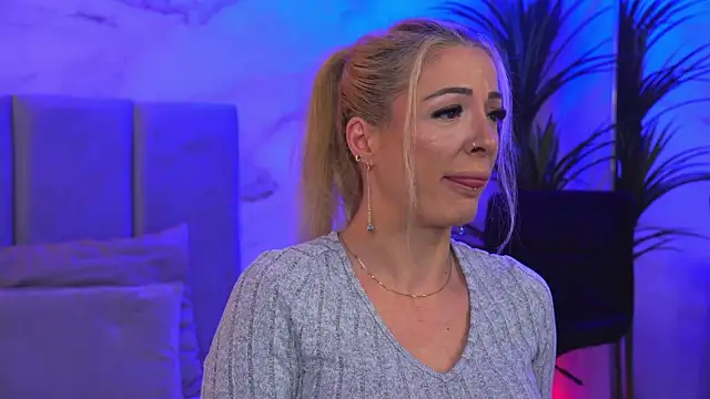 Izabellle02 online show from April 4, 3:57 am