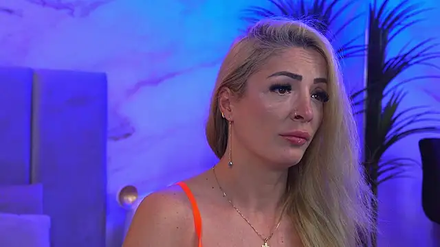 Izabellle02 online show from April 9, 4:03 am