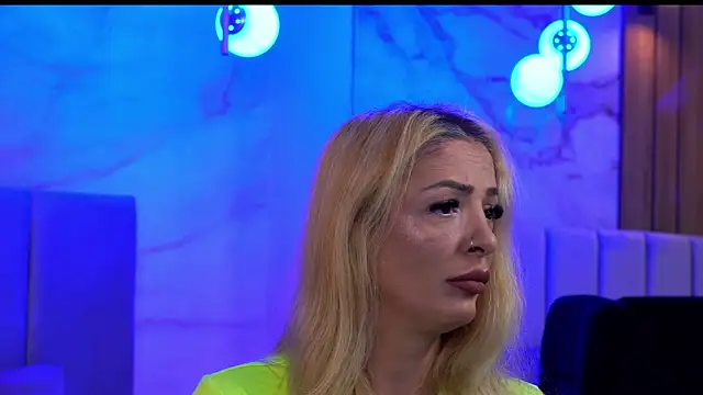 Izabellle02 online show from April 24, 3:41 am