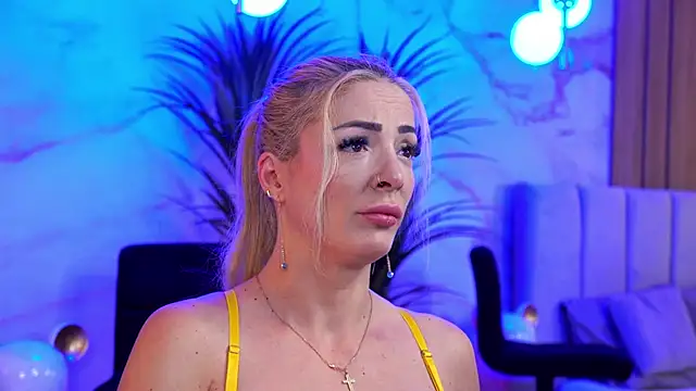 Izabellle02 online show from March 28, 4:46 am