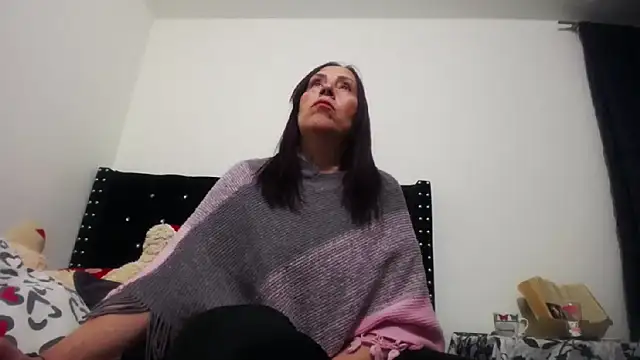 Chantalvedette online show from May 12, 3:25 am
