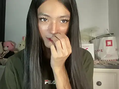 Snapshot of slimladyxoxo chatting on December 18, 11:47 am slimladyxoxo online show from December 18, 11:47 am