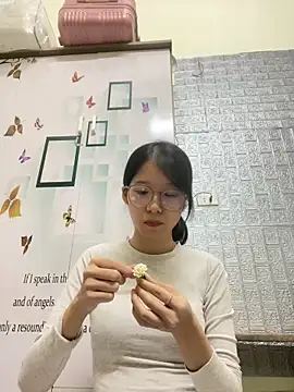 meomeo2k6 online show from December 15, 2:12 pm