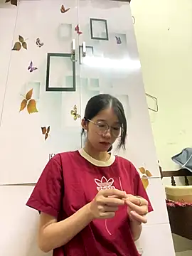 meomeo2k6 online show from October 27, 1:45 pm