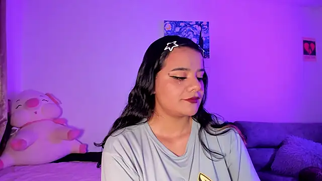 Shophie thoopson online show from February 24, 2:12 am