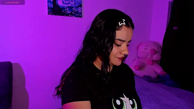 Shophie thoopson online show from April 16, 7:31 am