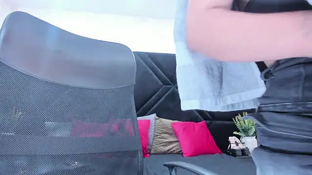 Dantzel  online show from February 13, 7:47 pm