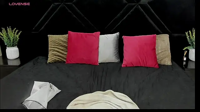 Dantzel  online show from March 27, 7:59 pm