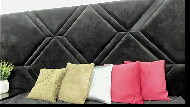 Dantzel  online show from March 28, 7:26 pm