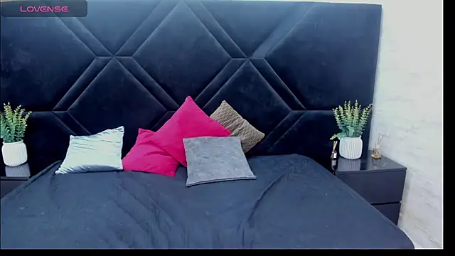 Dantzel  online show from April 2, 5:52 pm