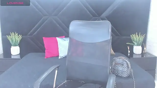 Dantzel  online show from March 9, 7:28 pm