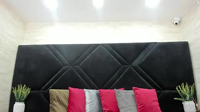 Dantzel  online show from February 20, 7:38 pm