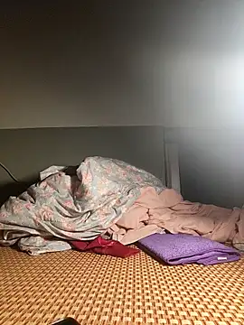 Du-Uyen online show from November 4, 8:12 pm