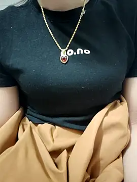 Du-Uyen online show from November 16, 11:30 pm