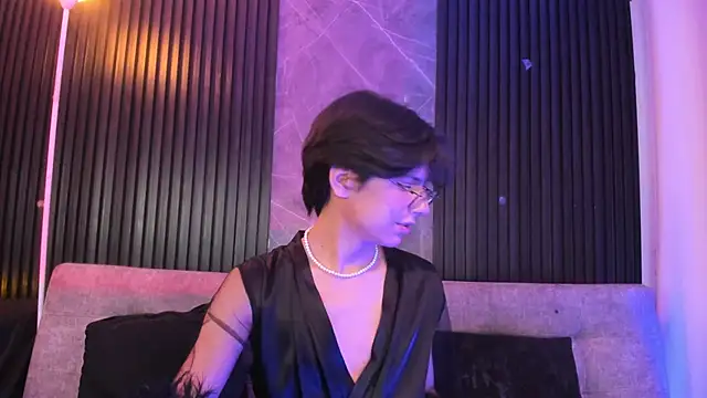 Snapshot of luixdust_ chatting on November 7, 5:01 am luixdust online show from November 7, 5:01 am