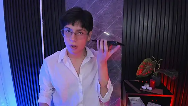 Snapshot of luixdust_ chatting on November 27, 5:19 am luixdust online show from November 27, 5:19 am